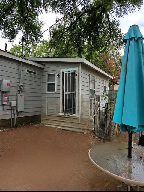 A home in Sansom Park