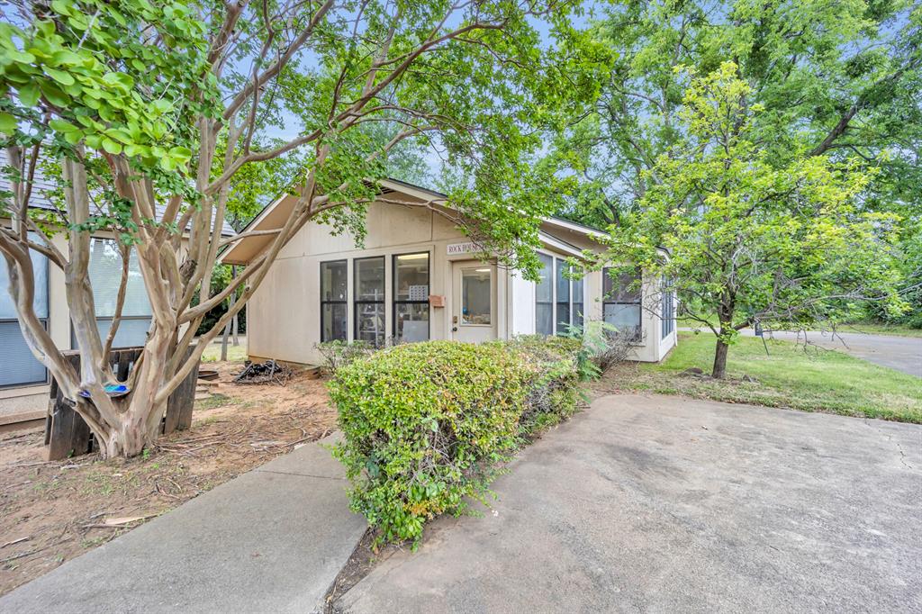 Daggett E Add - Commercial Lease