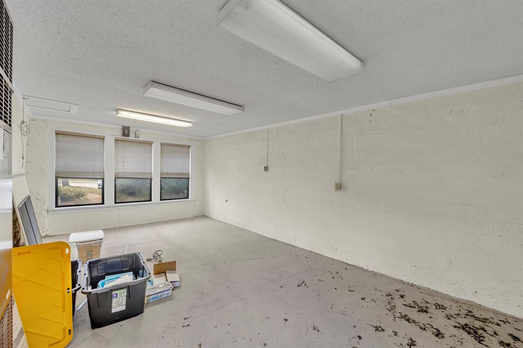 Daggett E Add - Commercial Lease