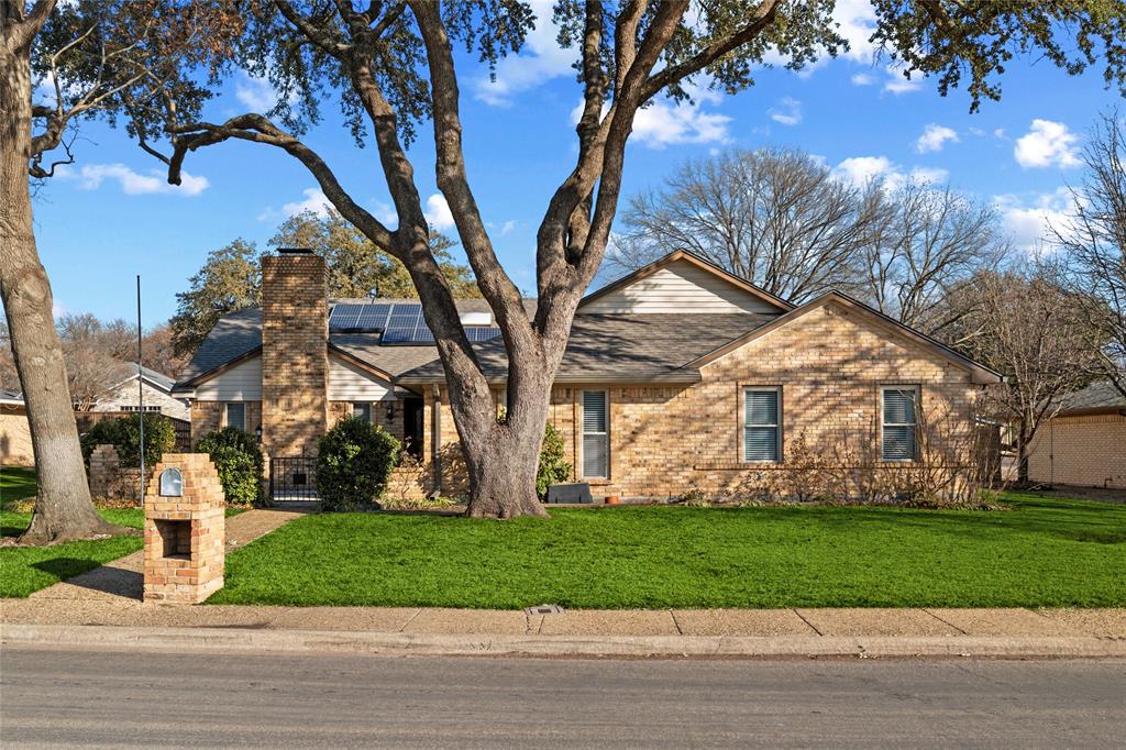 322 N Greenstone Lane