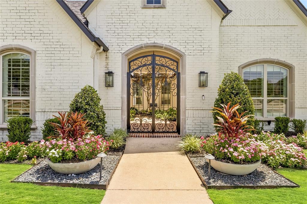 2120 Meadow View Drive