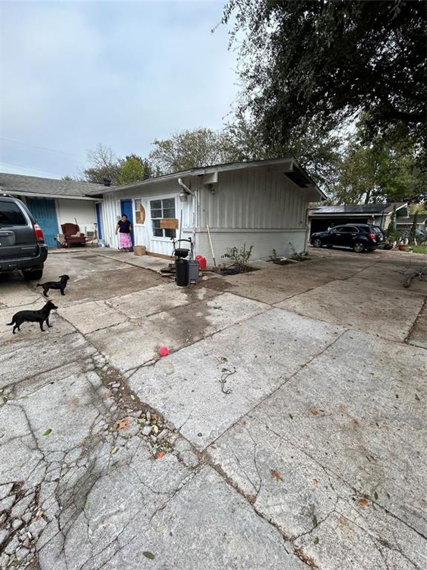 INVESTOR POTENTIAL. GREAT REANTAL POTENTIAL. GARAGE WAS CONVERTED IN TO AN APARTMENT. PROPERTIES BEEN SOLD IN THE ARE IN THE LOW 400K. BRING YOUR REMODELING IDEAS. Seller is firm on the price, she is always home.