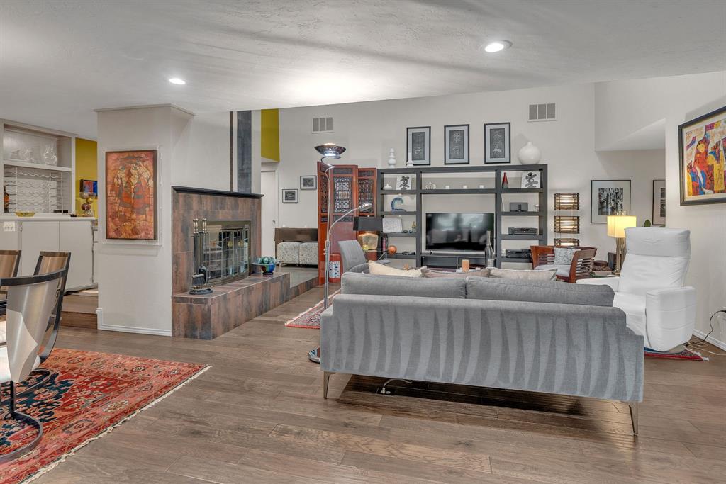 4223 Clear Lake Circle