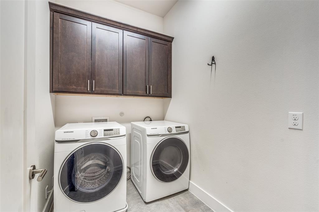 Thirty One Dallas Square #2 - Residential