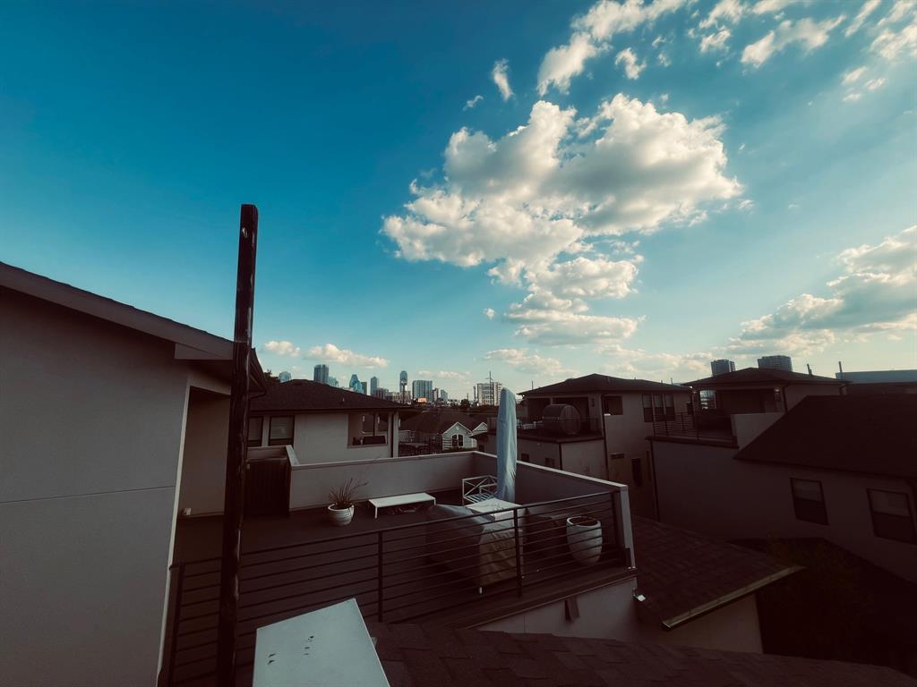 Thirty One Dallas Square #2 - Residential