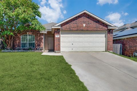 Photo of 5608 Seafield Lane, Fort Worth, TX 76135 (MLS # 21173830)