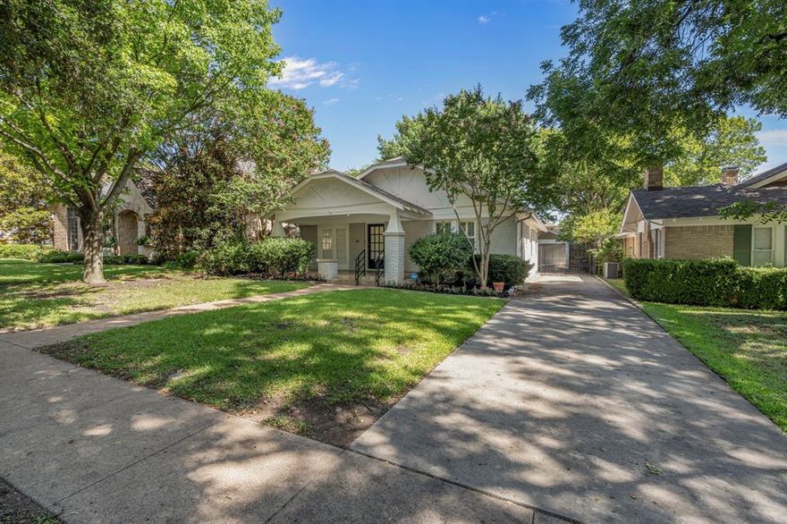 Charming and updated 2-bedroom, 2-bathroom home in the heart of Fort Worth—just blocks from Rivercrest Country Club and minutes from the Cultural District, Trinity Park, Camp Bowie Blvd, and I-30. This well-maintained property offers a blend of modern updates and timeless character, featuring original hardwood floors preserved from the home’s previous remodel.
The kitchen boasts a brand-new dishwasher and updated plumbing fixtures, while the utility room was fully remodeled in August 2024 with new tile flooring. Enjoy year-round comfort with a completely replaced HVAC system (2022), and peace of mind with an active ADT security system—subscription included. The backyard is a standout with low-maintenance turf installed in July 2024, perfect for relaxing or entertaining. Pets are welcome!
Additional features include a 2-car carport and included refrigerator. This is a rare rental opportunity in one of Fort Worth’s most desirable neighborhoods.