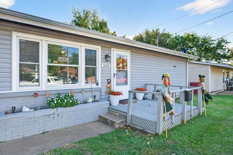 Photo of 2321 N Shannon Street, Sherman, TX 75092 (MLS # 21094704)