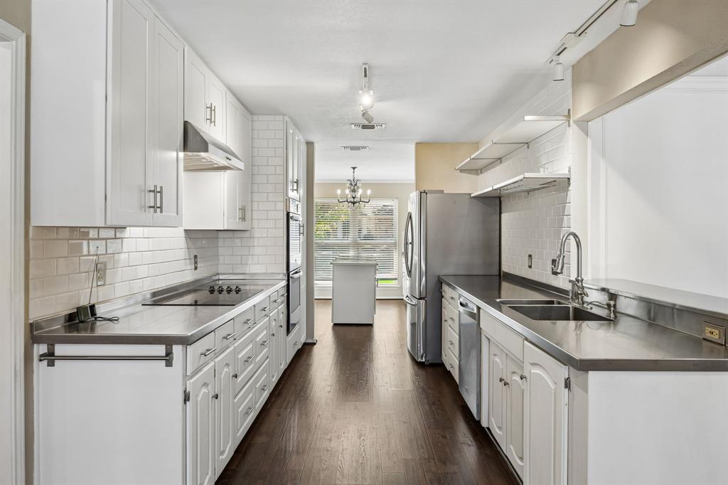 900 Rosewood Court