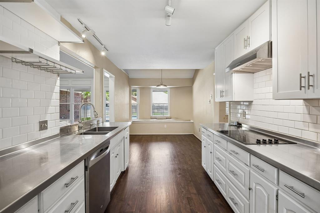 900 Rosewood Court