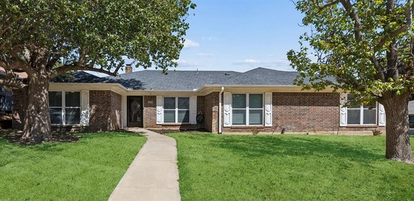 900 ROSEWOOD CT, EULESS, TX 76039 - Image 96b4614dc02fa04e61d2e5244774ba0e/796250260