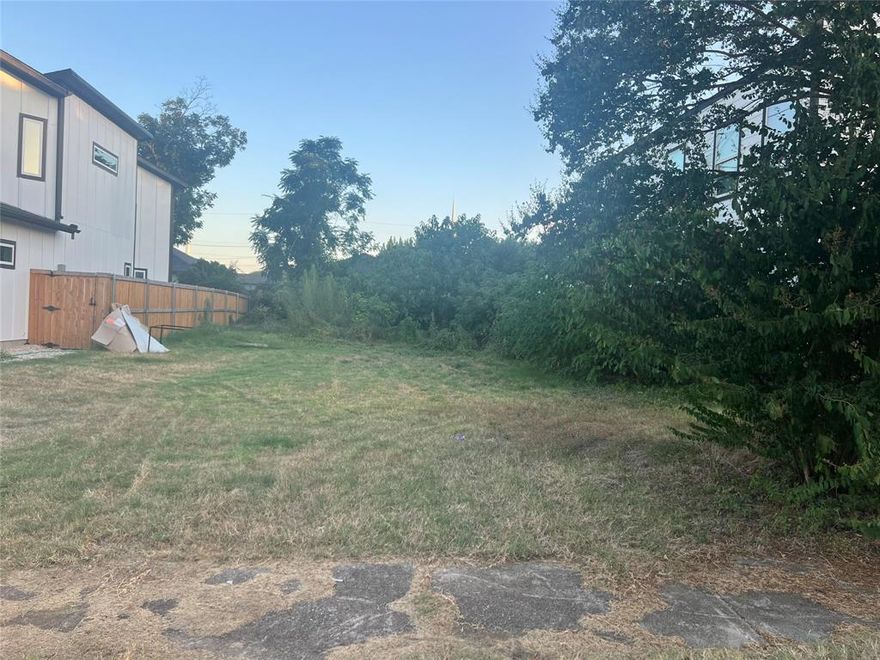 This lot is located in a sought after area of Dallas. Located near the Trinity River Greenbelt and the Trinity River Autobahn Center for lots of outdoor recreation and nature exploration. Close to Downtown Dallas and conveniently located near major highways and other parts of the city. Located near shops, restaurants and entertainment a great investment in a desirable location.