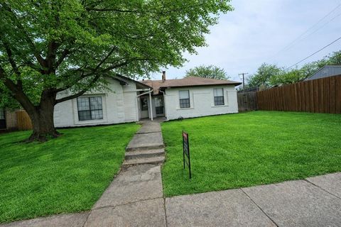 3040, 3042 Navarro Lane Grand Prairie TX 75052