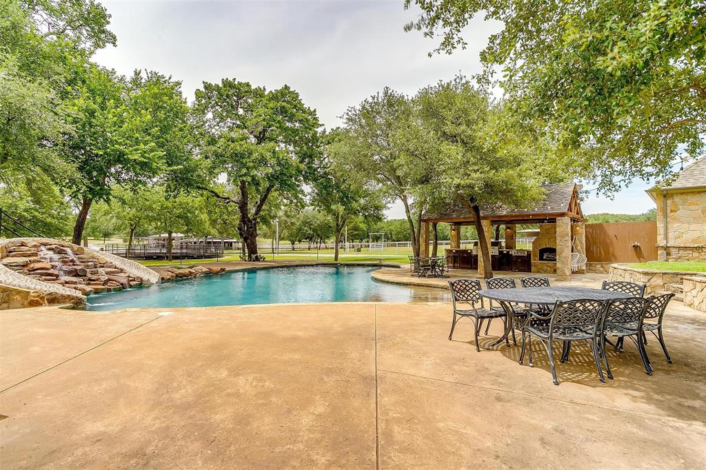 142 Wood Oak Trail