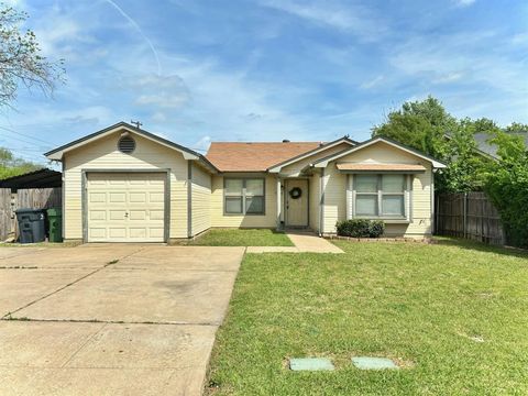 Photo of 1501 Gentle Wind Drive, Arlington, TX 76018 (MLS # 21224838)