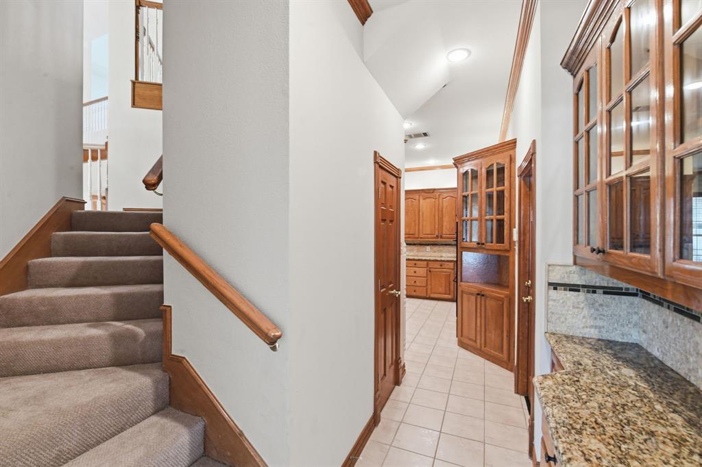 1020 Highland Oaks Drive