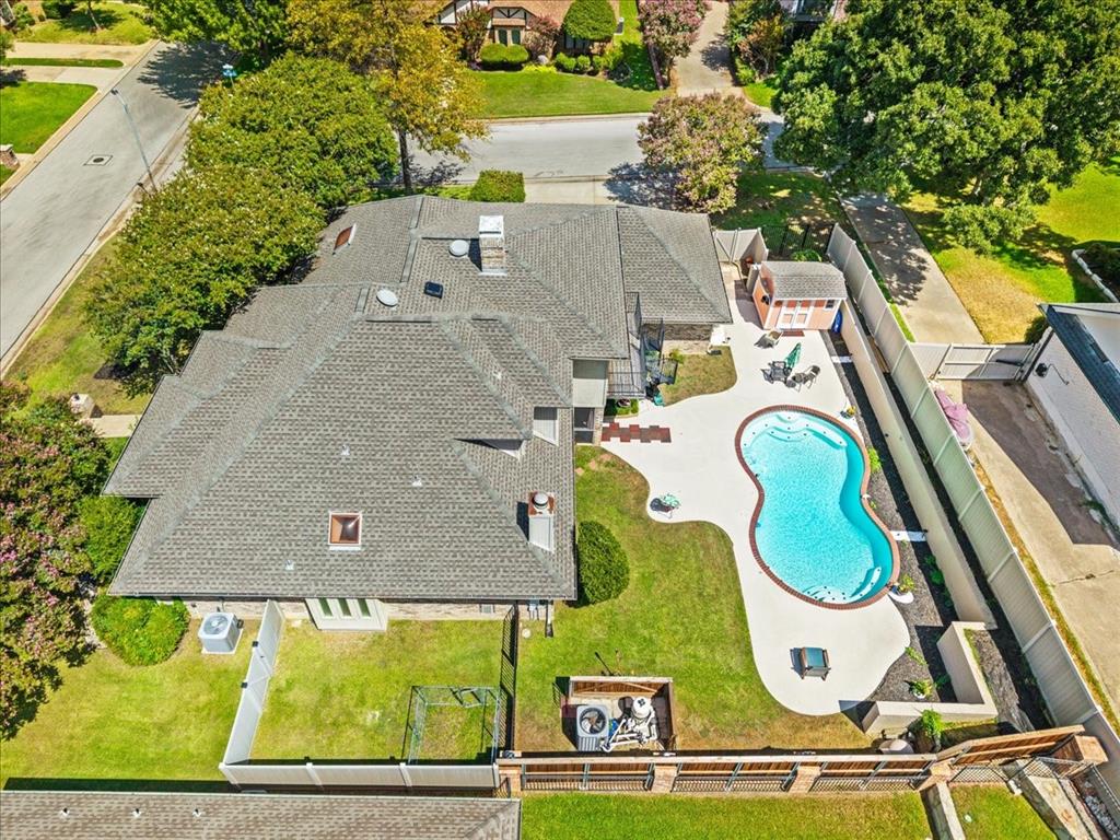 6004 Lakehurst Drive