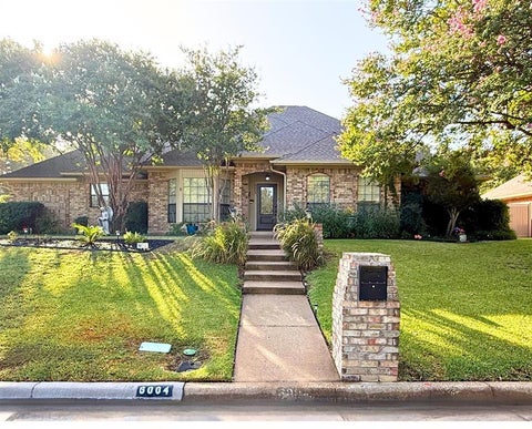 Photo of 6004 Lakehurst Drive, Arlington, TX 76016 (MLS # 21374271)