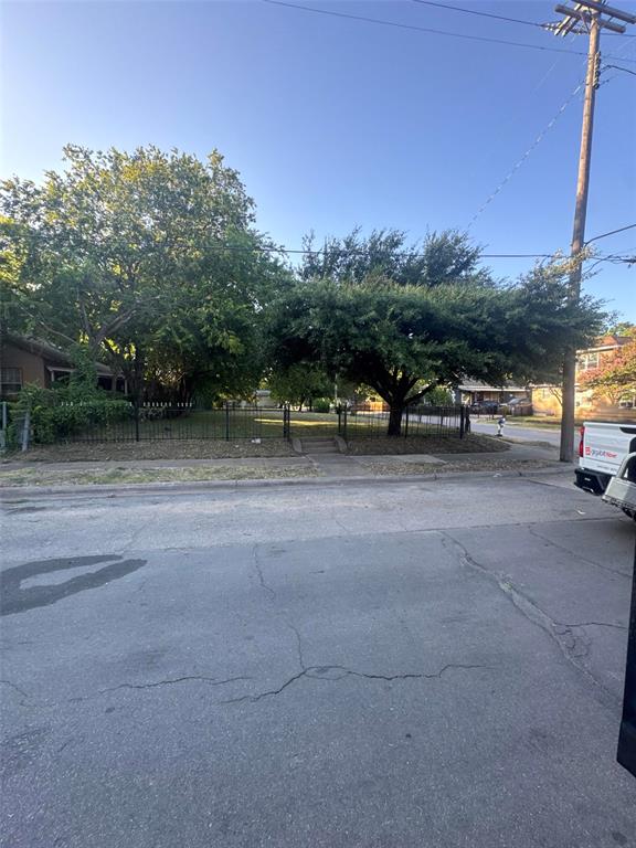 Photo of 5300 Ash Lane, Dallas, TX 75223 (MLS # 21350730)