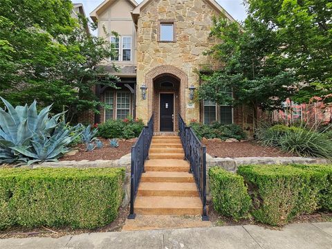 Photo of 988 Shadyside Lane, Dallas, TX 75223 (MLS # 21275877)