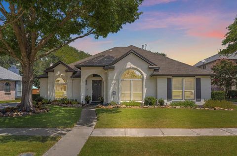 Property photo of 2710 Rochelle Drive, Mckinney, TX 75070
