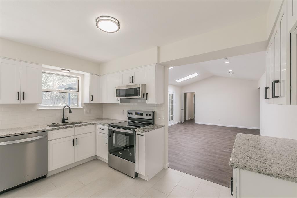 4348 Selkirk Drive W