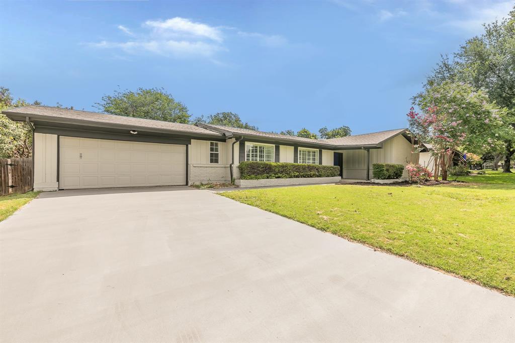 4348 Selkirk Drive W