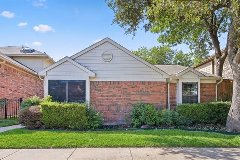 Photo of 4213 Phoenix Drive, Carrollton, TX 75010 (MLS # 21407450)