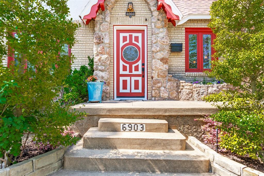 6903 Vivian Avenue