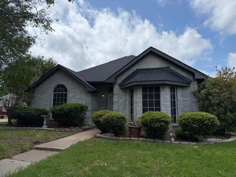 Photo of 4541 Westbriar Lane, Grand Prairie, TX 75052 (MLS # 21243967)
