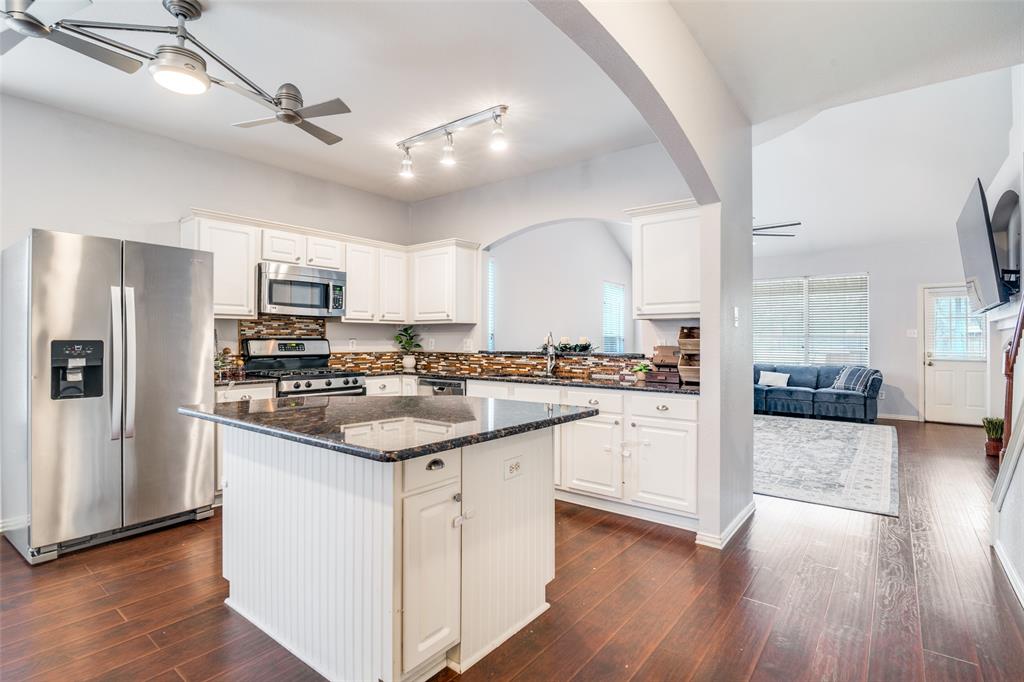 1941 Random Oaks Drive