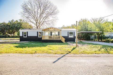 123 Kelly Azle TX 76020
