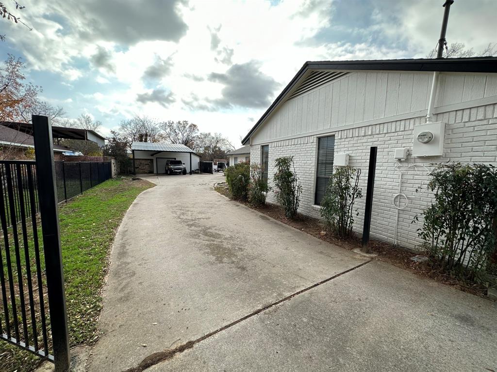 2826 Helmet Street