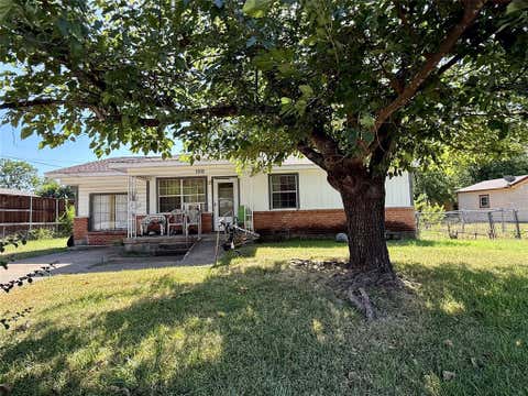 Photo of 1313 S Rockwall Avenue, Terrell, TX 75160 (MLS # 21362128)