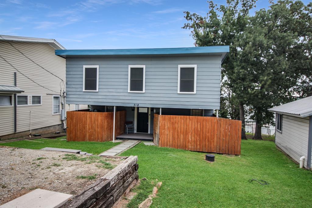 318 W Lake Drive