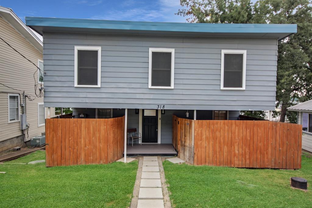 318 W Lake Drive