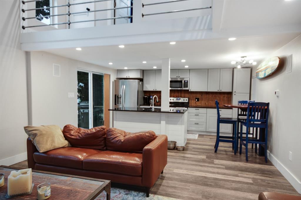 318 W Lake Drive