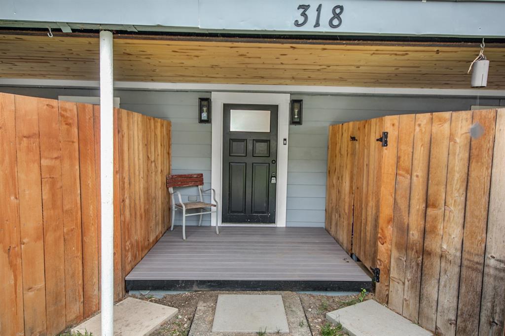 318 W Lake Drive
