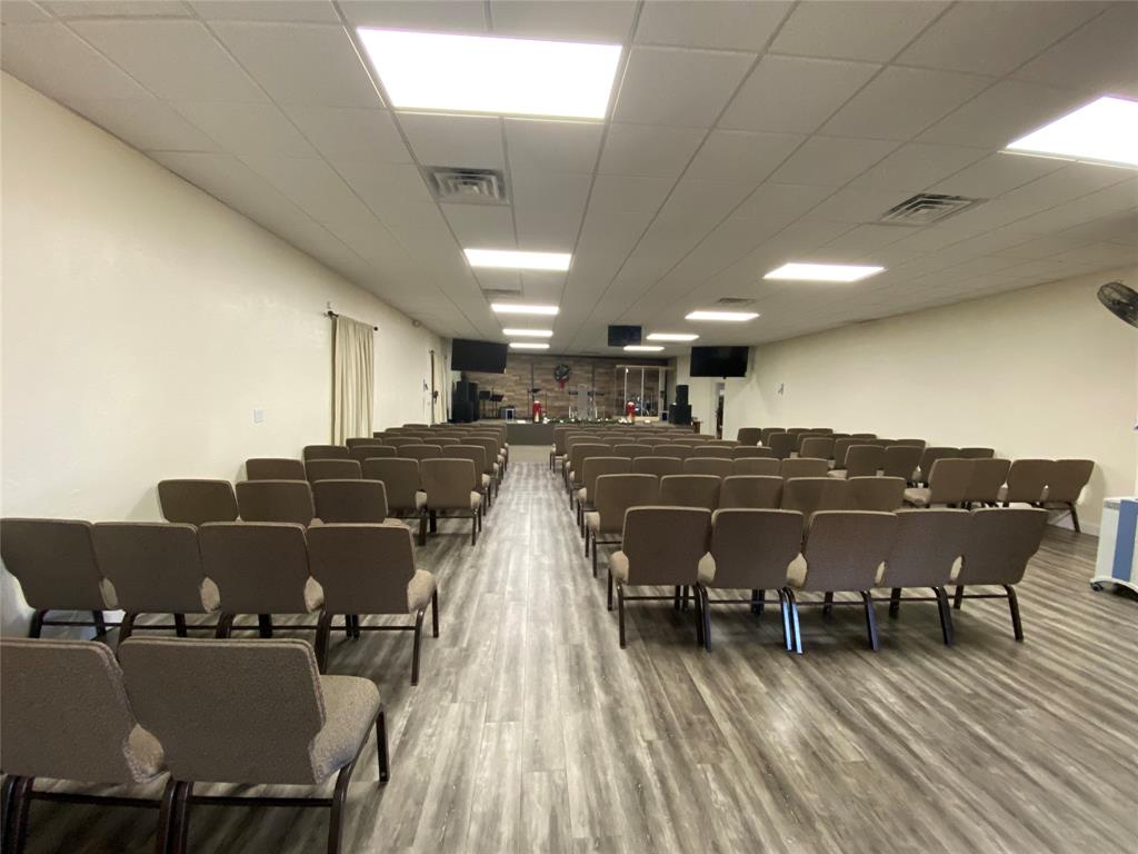 URBANDALE - Commercial Sale