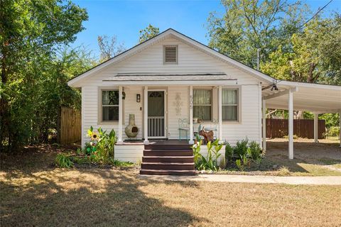 A home in Lindale