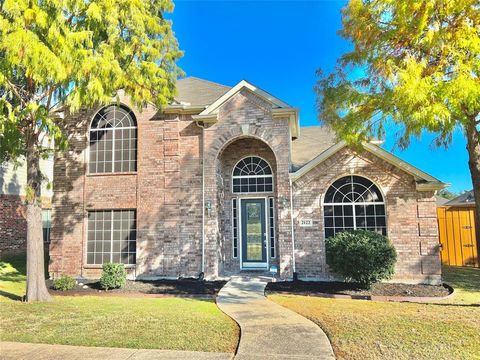 2122 TRICKLING CREEK Drive Garland TX 75041