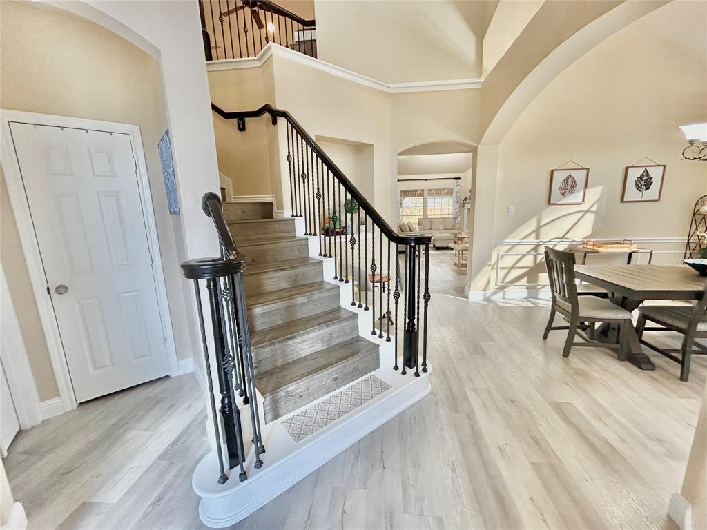 2122 TRICKLING CREEK Drive