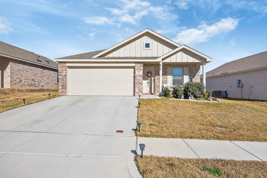 Built in 2023 ... relatively new construction, STILL has the 10 year warranty,  well designed 3 bed, 2 bath home with an open floor plan, modern finishes, and a open concept layout... perfect for everyday living or as a starter home. Exterior usually includes a covered patio porch, fenced backyard, and landscaped lawn space. Close to shopping, restaurants, and schools. 

Information provided is deemed reliable, but is not guaranteed and should be independently verified. Buyer or Buyer's Agent to verify square footage, measurements, schools, taxes, etc.