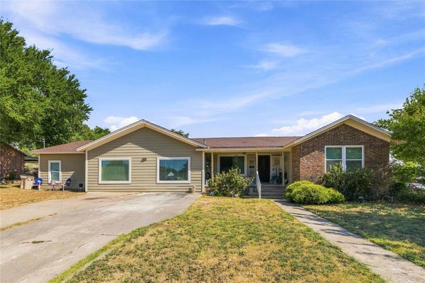 901 W WRIGHTS AVE, COMANCHE, TX 76442 - Image 9726c8a6349f04b444cb6a2ba3fcb948/2080602200