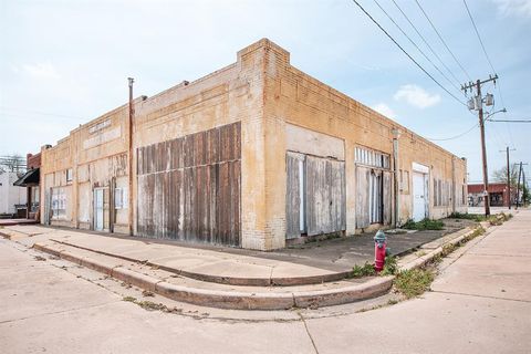 213 N Blackburn Street Brady TX 76825
