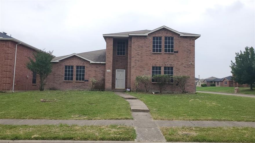 WELCOME TO 1034 BLACKBERRY TRL!!!! LIL BIT OF SOMETHING FOR EVERYBODY DEPENDING ON WHATS ON YOUR WISH LIST!   MINUTES TO I-20, I-35, HWY 67, UNT DALLAS & DALLAS COLLEGE CEDAR VALLEY CAMPUS.  DID YOU ASK ABOUT SPACE?? GOTCHA... THIS CORNER LOT, 2 STORY HOME HAS 4,336 SQFT,  5 BEDROOMS, 4 FULL BATHROOMS. nope not a typo!!! 4 full baths!  2 DINING AND 3 LIVING AREAS.  LETS START DOWNSTAIRS ...   NICE SIZE PRIMARY BEDROOM,  PRIMARY BATH WITH DOUBLE VANITY,  SEPARATE TUB & SHOWER,  A BEDROOM THAT WOULD MAKE A GREAT OFFICE,  FULL BATHROOM, 2 DINING & 2 LIVING.   ****  UPSTAIRS... 3 NICE SIZE BEDROOMS. 2 FULL BATHROOMS AND GAME ROOM!!!   NEW HVAC SUMMER 2024. 
Dont wait...schedule your viewing today then submit your offer!!!
buyer is responsible for verifying sqft, room dimensions and all listing info including schools, taxes etc.  listing info can change without notice