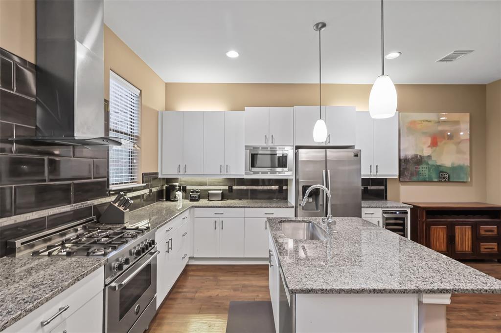 Cityscape Plaza Twnhms Condos - Residential