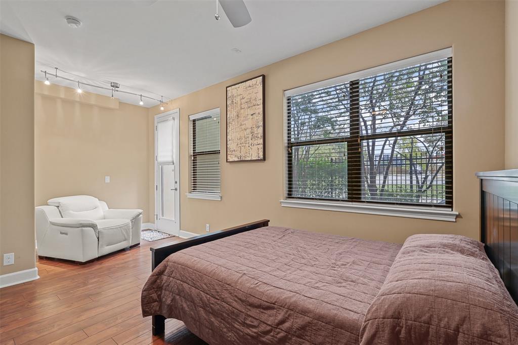 Cityscape Plaza Twnhms Condos - Residential