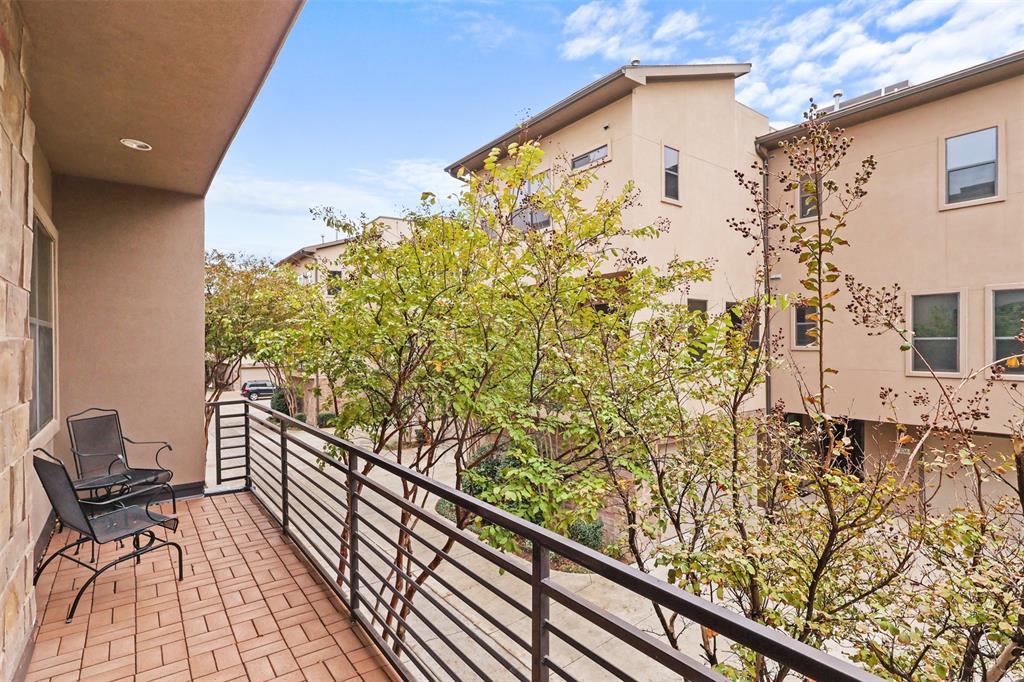 Cityscape Plaza Twnhms Condos - Residential