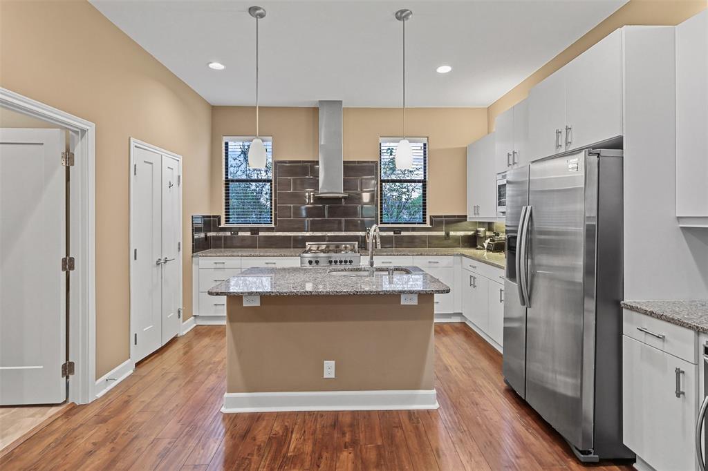 Cityscape Plaza Twnhms Condos - Residential